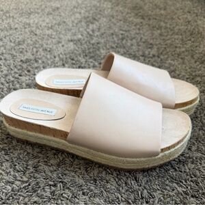 Saks Fifth Avenue Cream mixed media platform slides - size 7.5